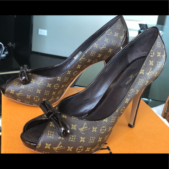 Louis Vuitton Monogram Canvas Malibu PeepToe Pumps - Picture 2 of 8